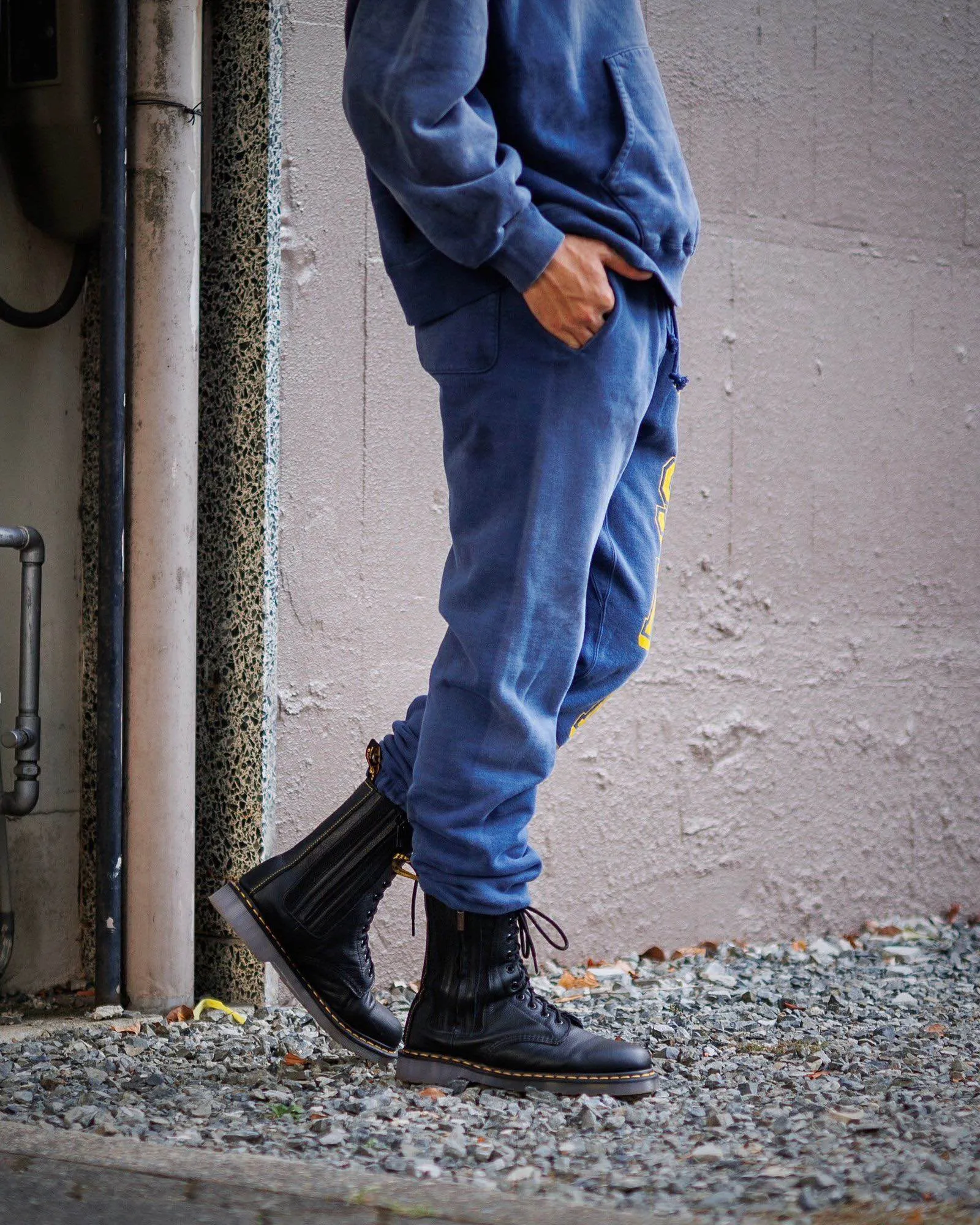SAINT M×××××× ANGEL SWEATER PANTS/NAVY Angel Reborn Blue Sweatpants Washed Blue S-XL Assute Garment Dyeing Full Clothes Water Fading Dirty and Distressed New Vintage Ceiling God Cut Original Same Style